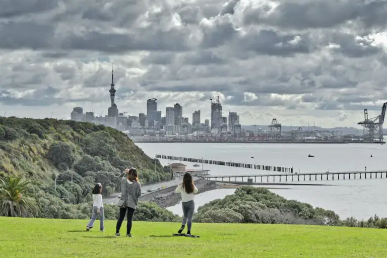 Pros and Cons of Living in Auckland: Your Complete Guide [2024]