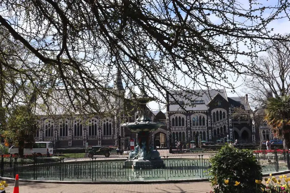 pros and cons of living in christchurch new zealand